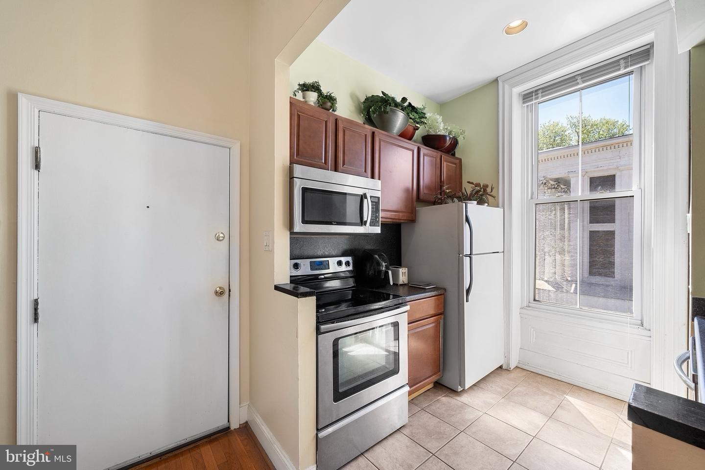 308 S 13th St #11 Property Photo 5