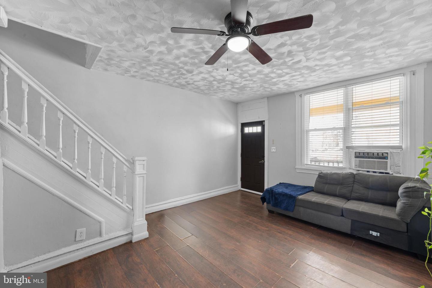 6084 Upland St Property Photo 5