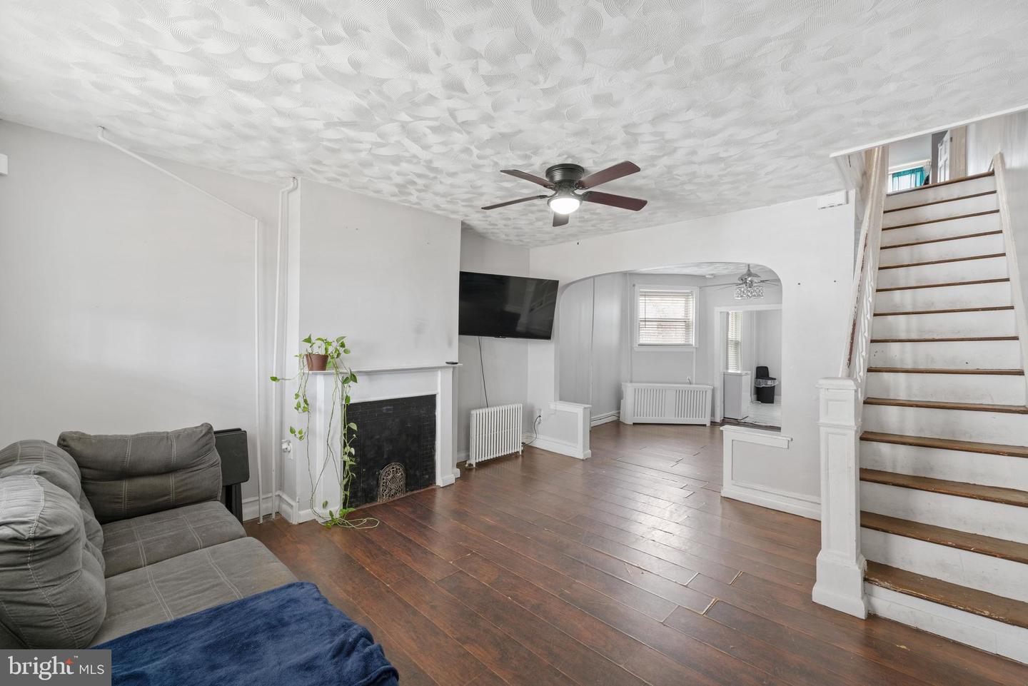 6084 Upland St Property Photo 6