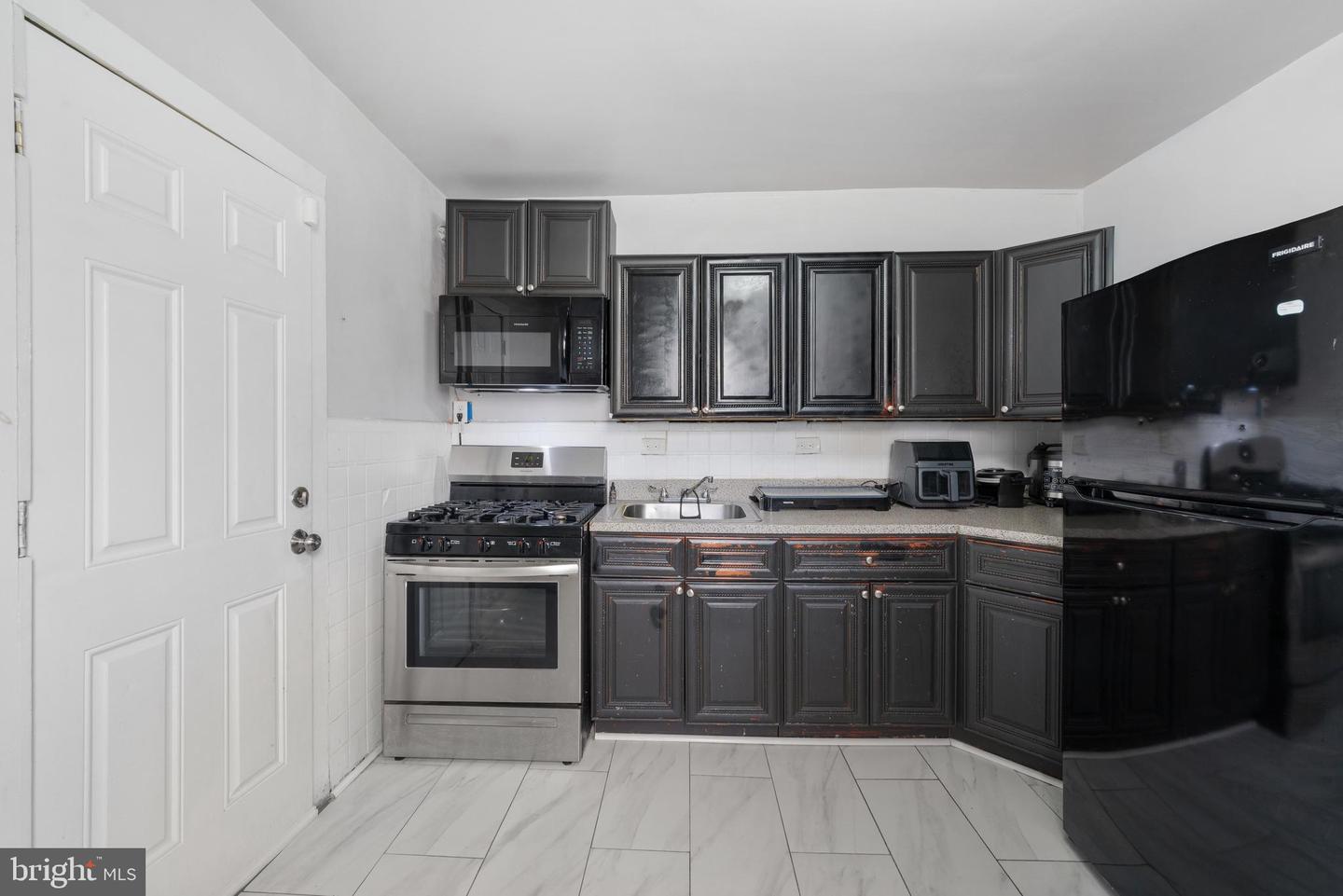 6084 Upland St Property Photo 10