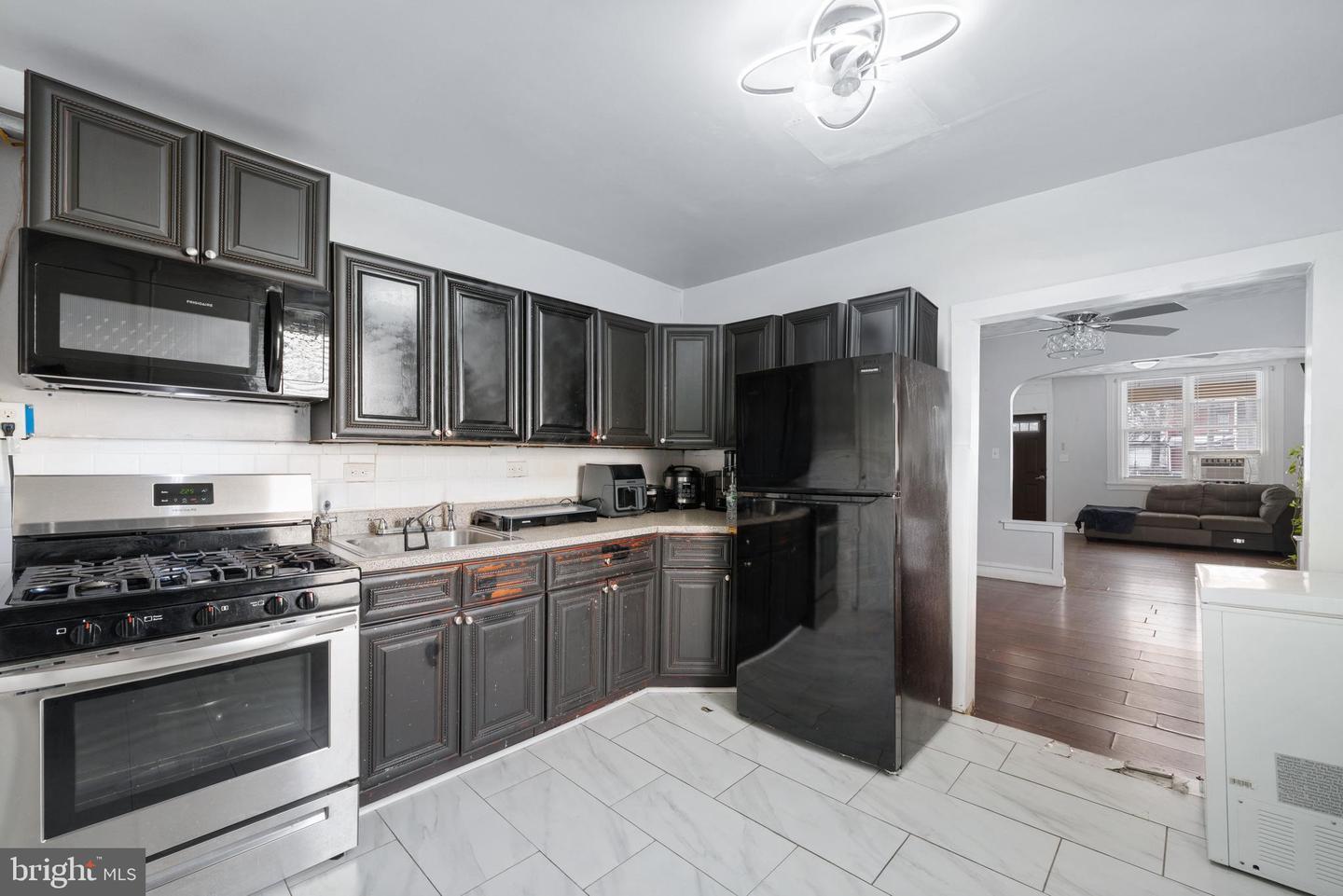 6084 Upland St Property Photo 11