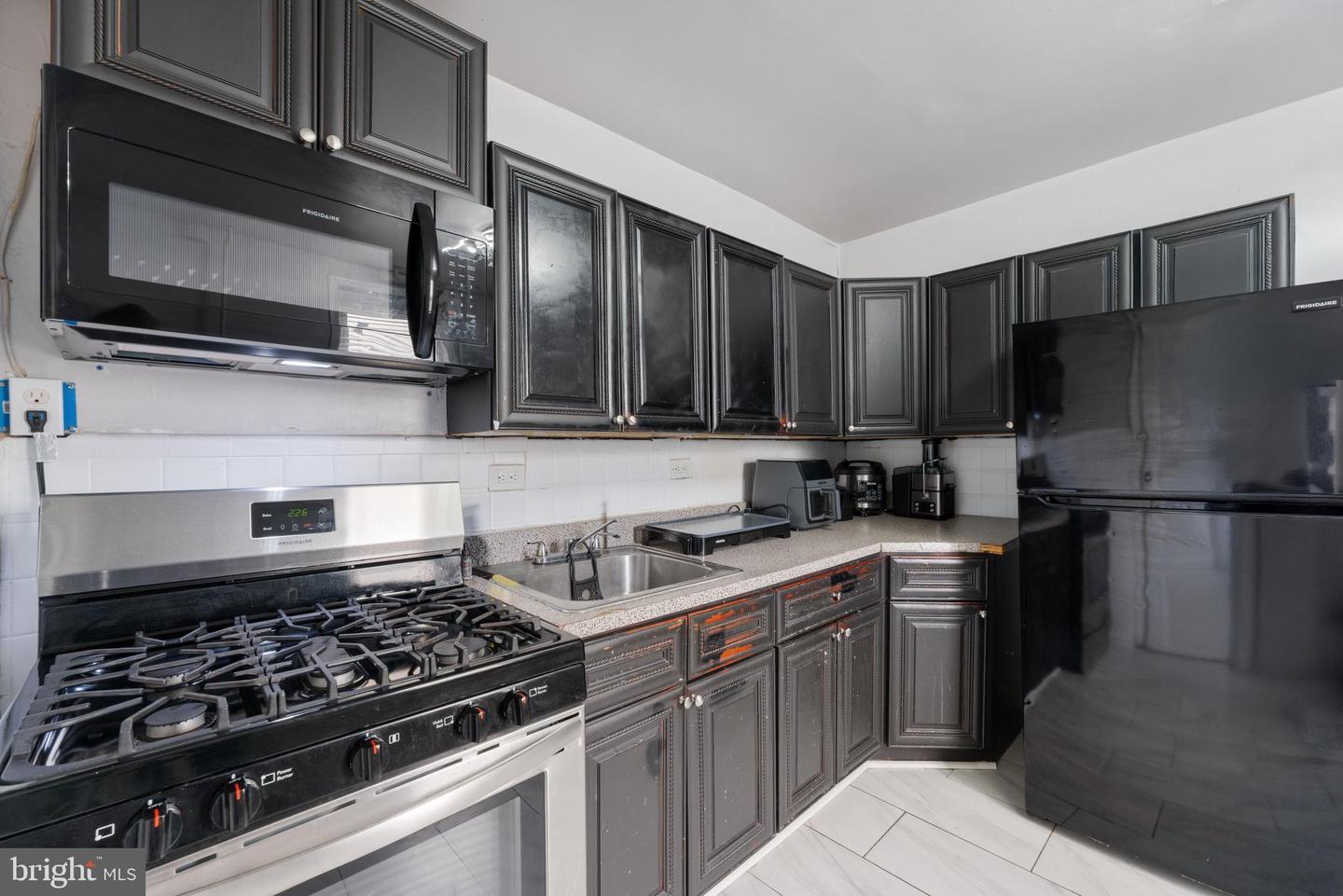 6084 Upland St Property Photo 12