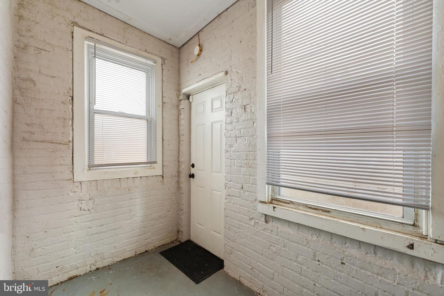 6084 Upland St Property Photo 14