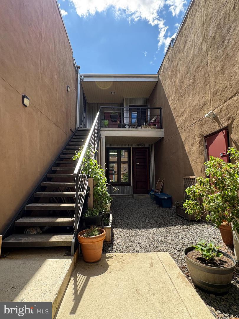 2817-21 Helen St Property Photo 2