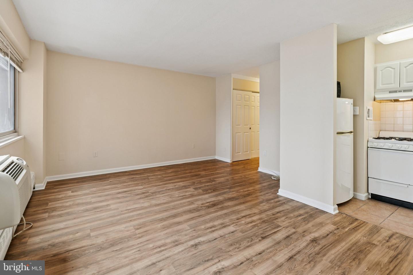 2101 Chestnut St #922 Property Photo 3