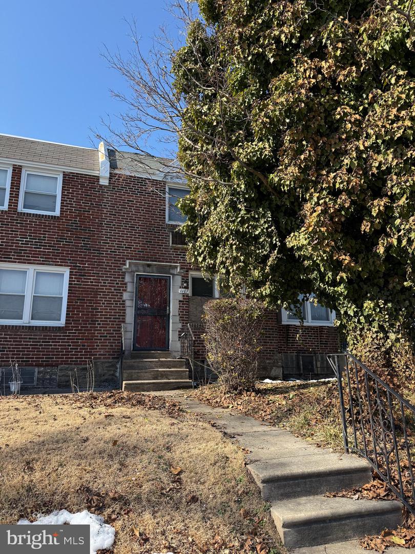 1107 E SLOCUM ST Property Photo 1