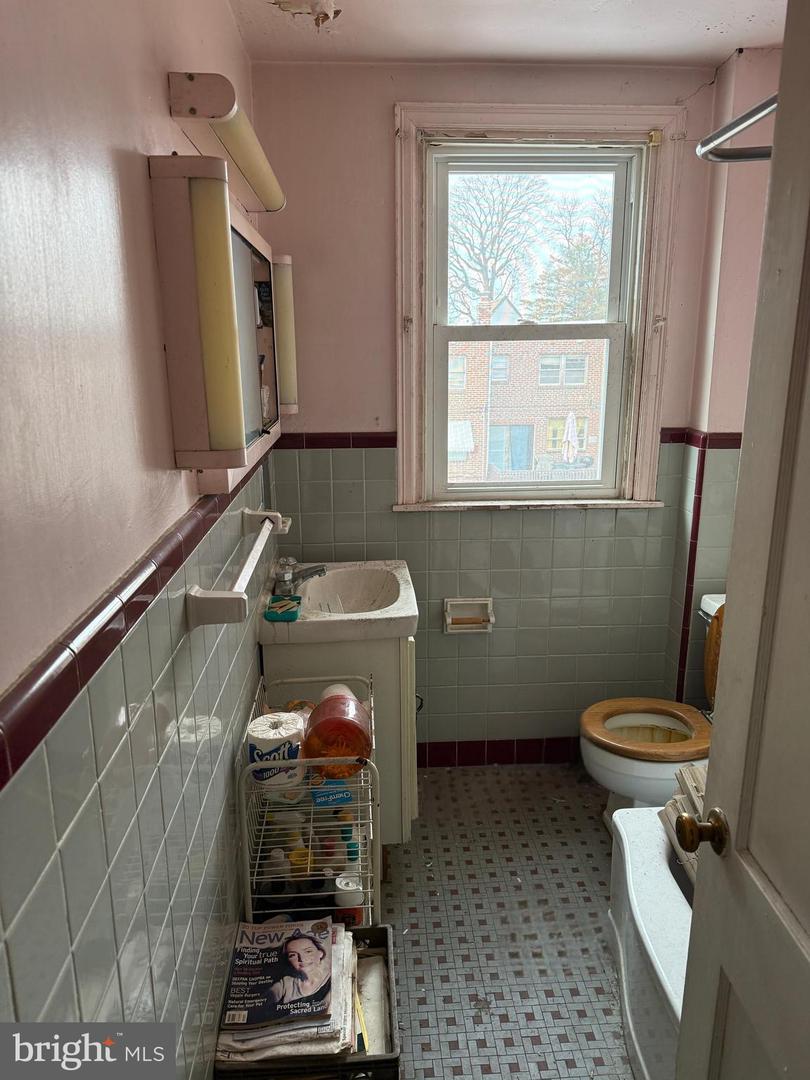 1107 E Slocum St Property Photo 4
