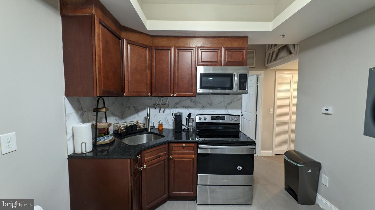806 N Broad St Property Photo 12
