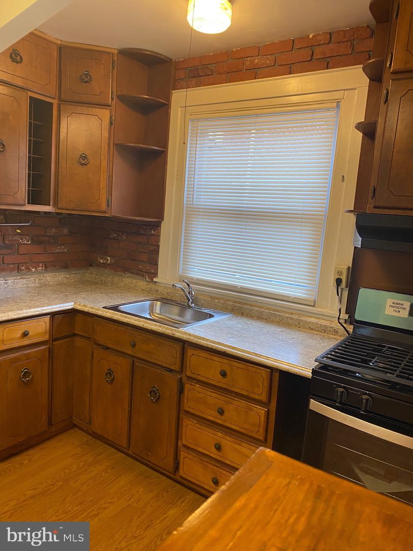 4027 Howland St Property Photo 6