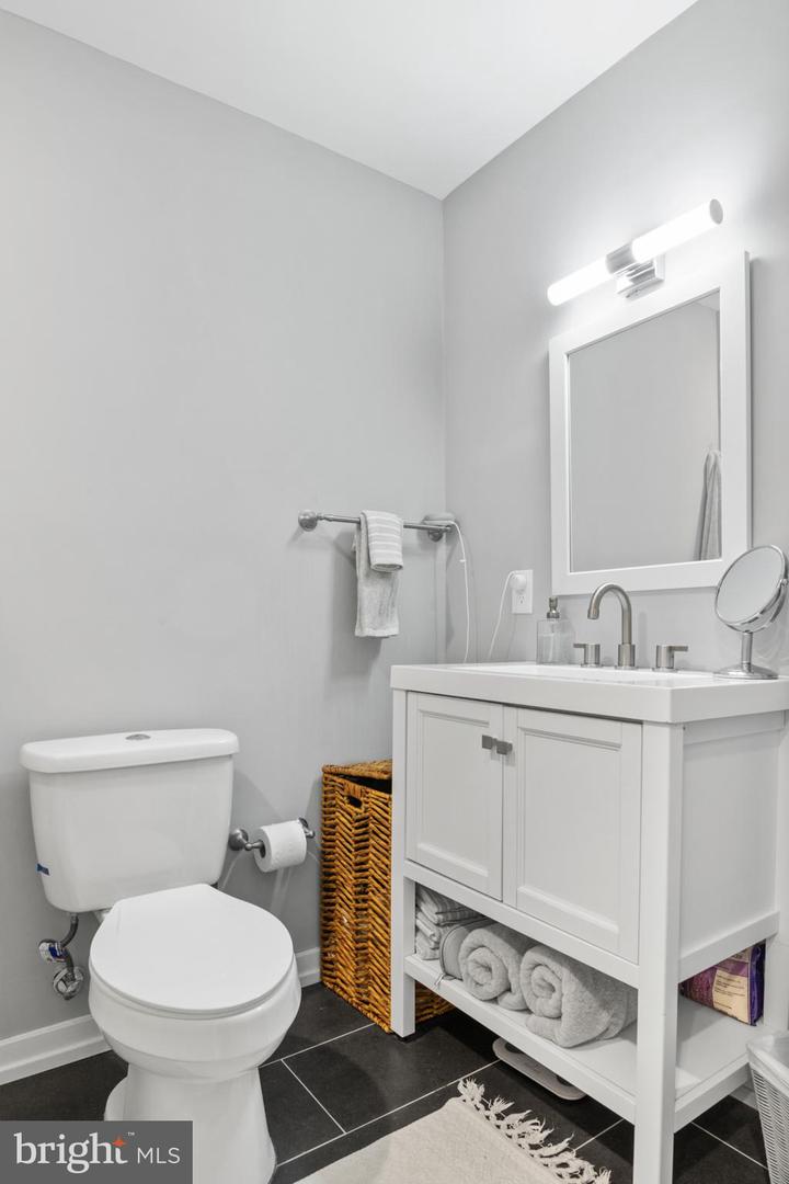 2428 Jasper St Property Photo 8