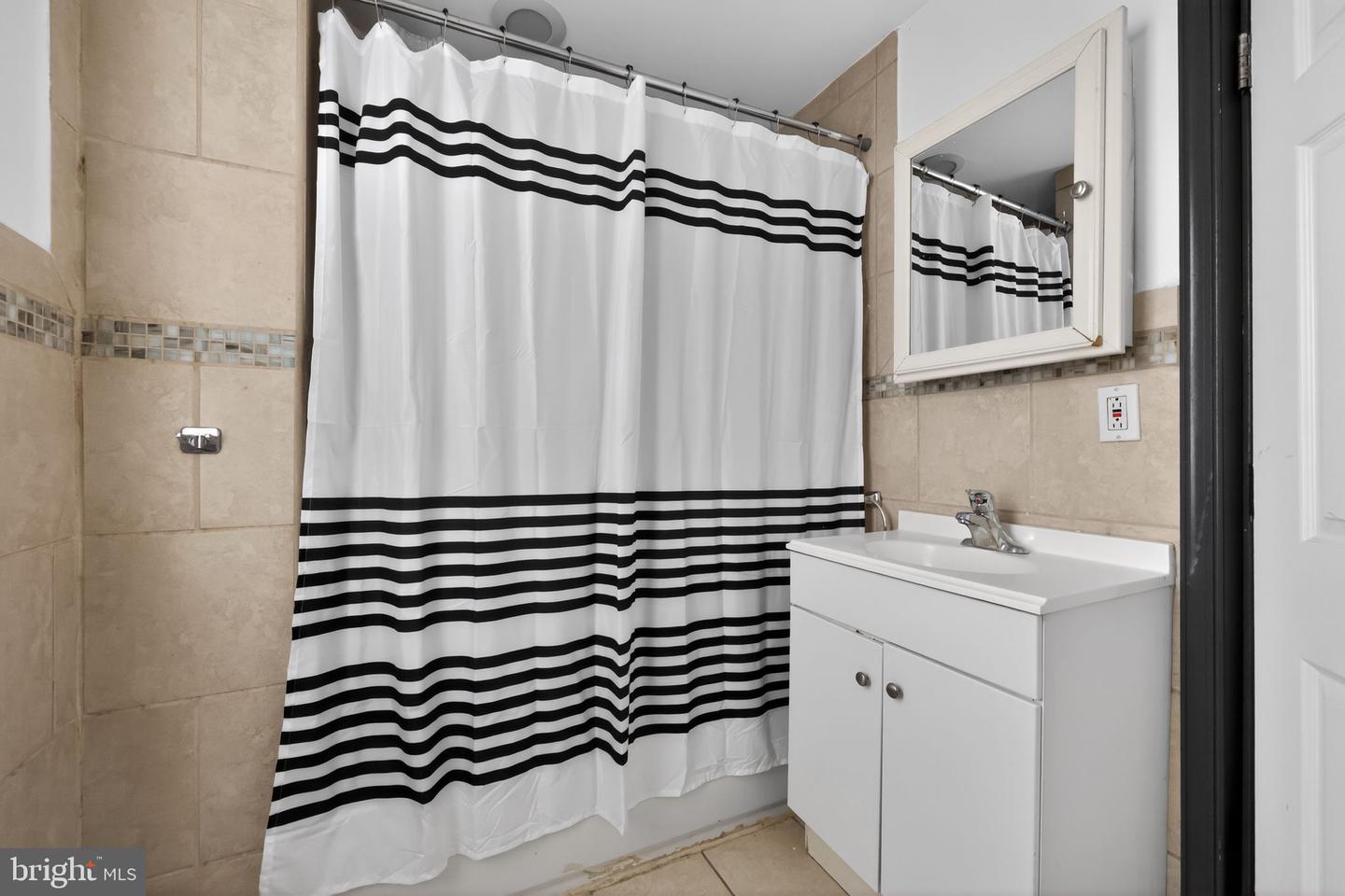 4153 Orchard St Property Photo 9