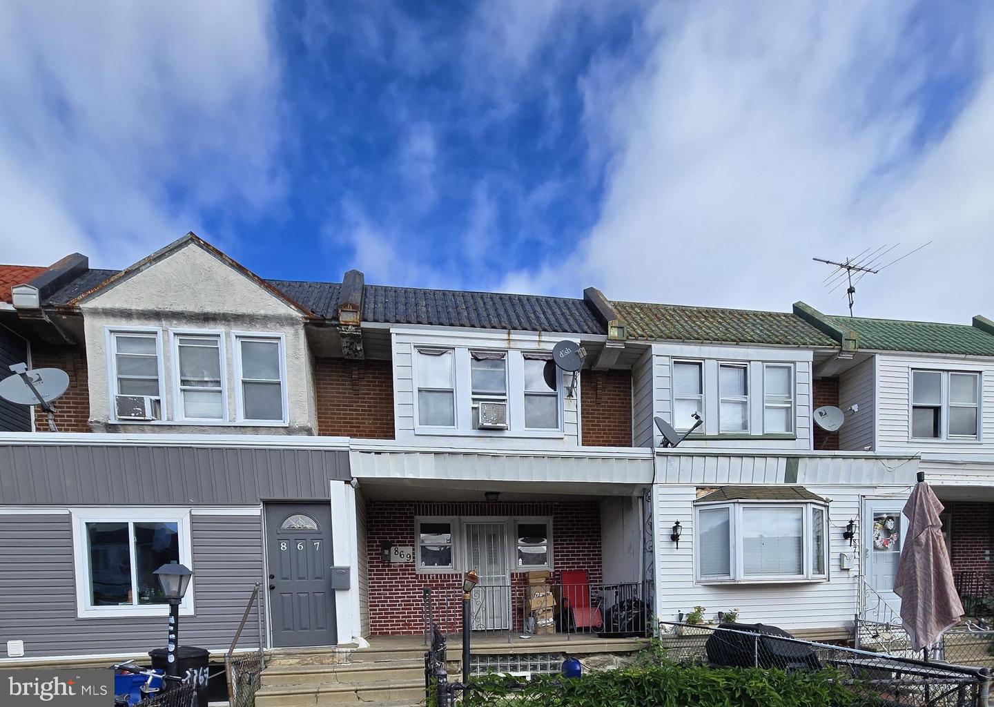 869 Bridge St Property Photo 1