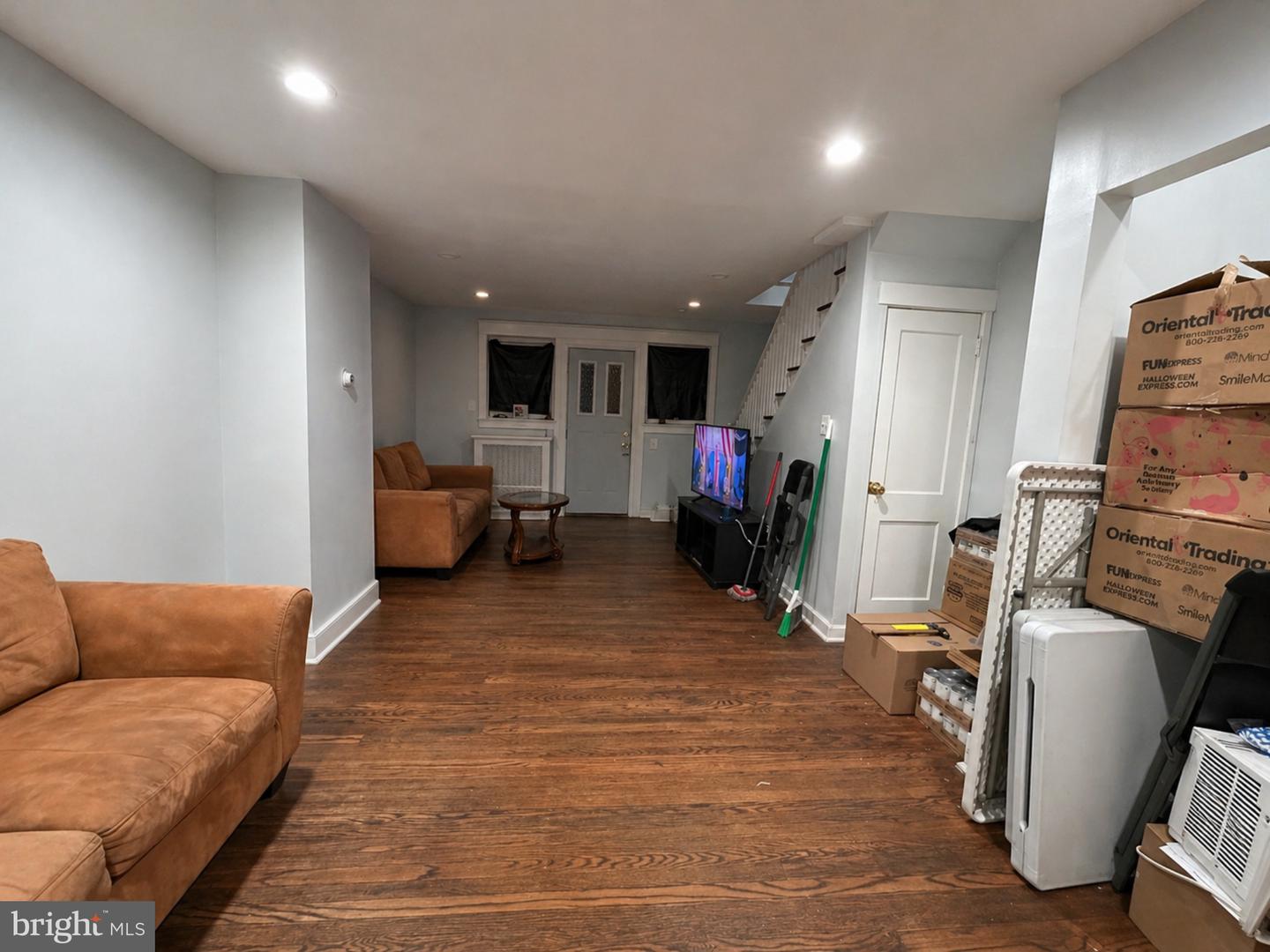 869 Bridge St Property Photo 2