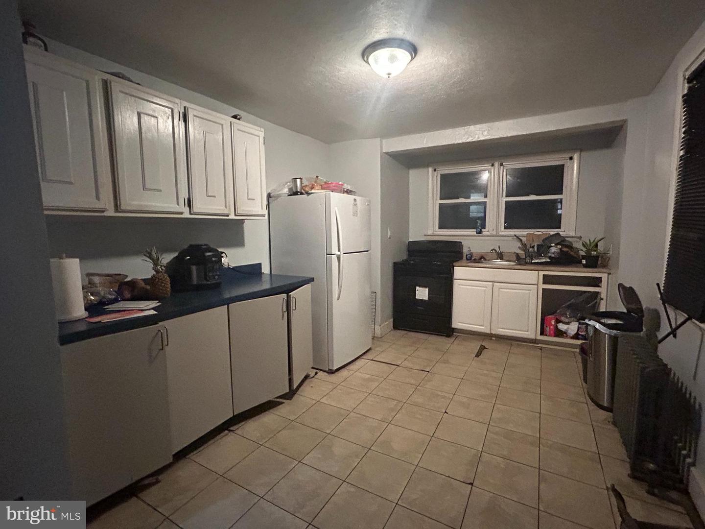 869 Bridge St Property Photo 3