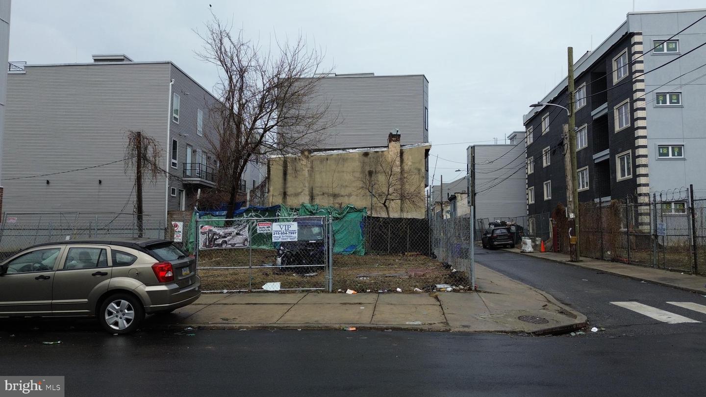 2400 N Mutter St Property Photo 1