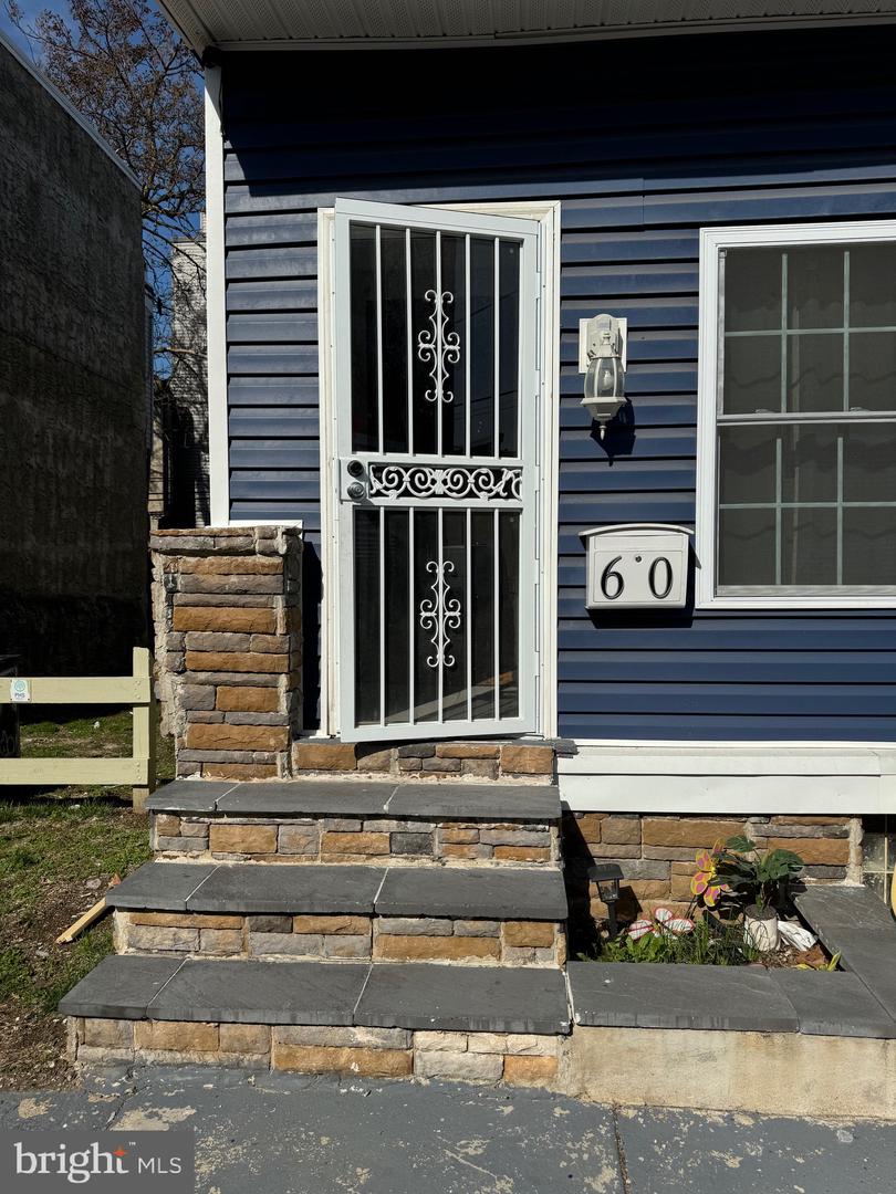 60 N Yewdall St Property Photo 2