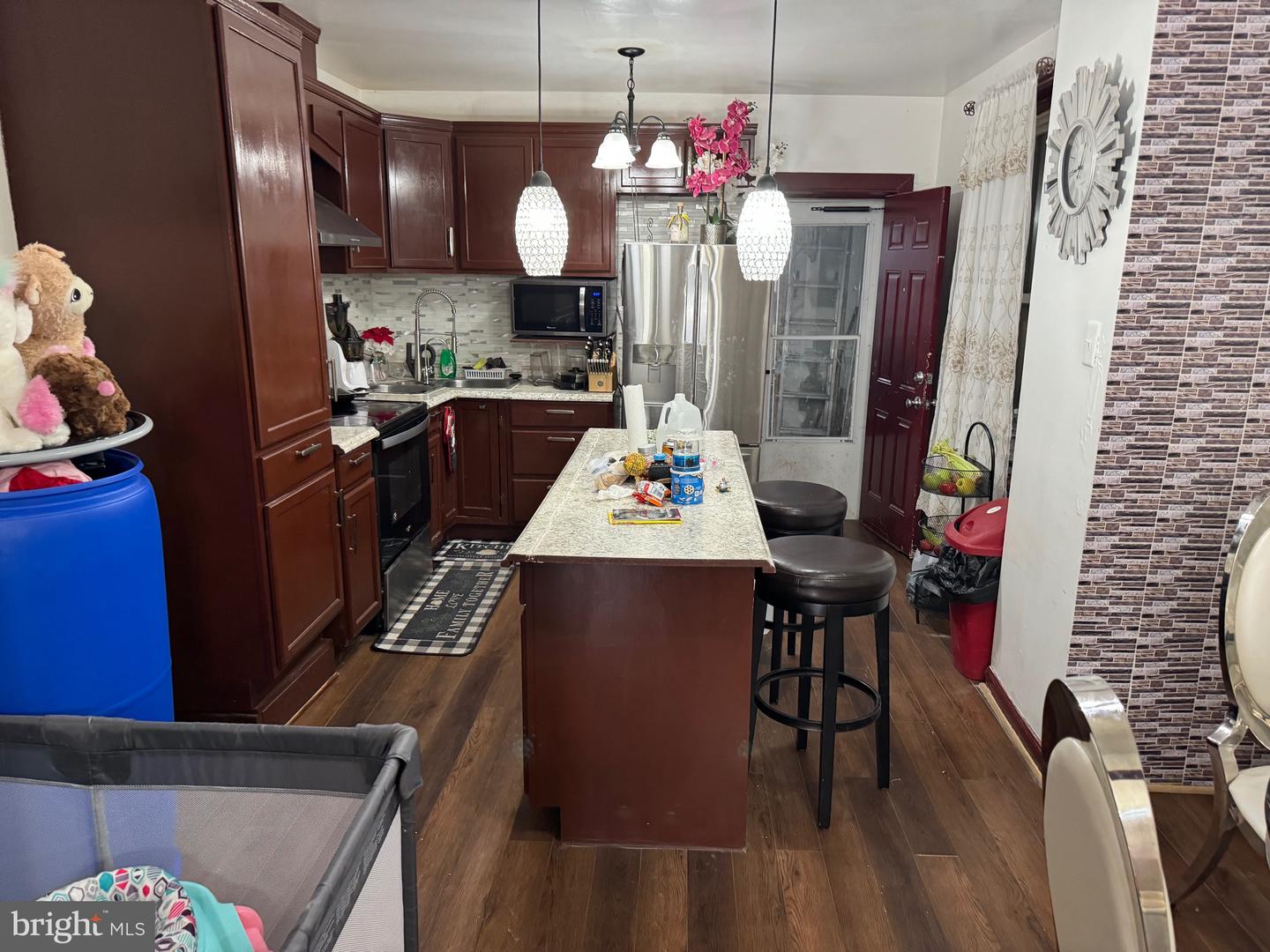 60 N Yewdall St Property Photo 4