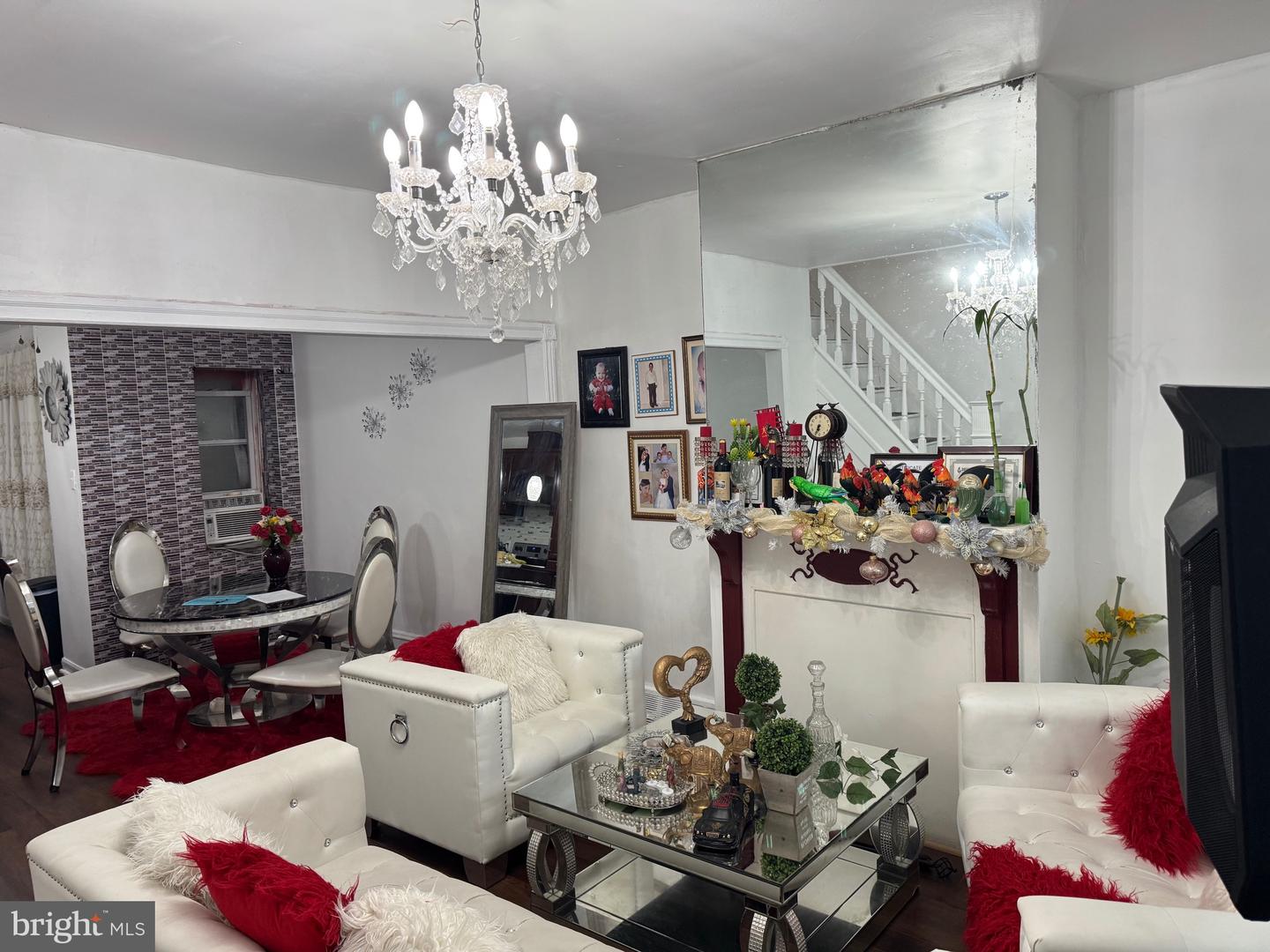 60 N Yewdall St Property Photo 8