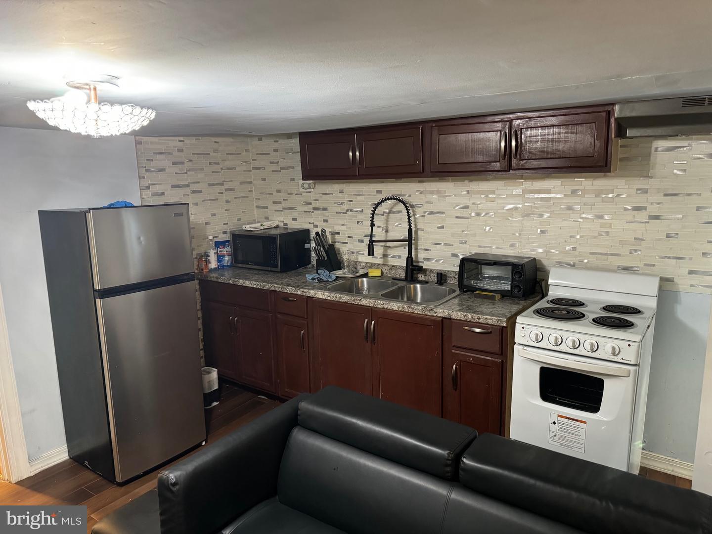 60 N Yewdall St Property Photo 10