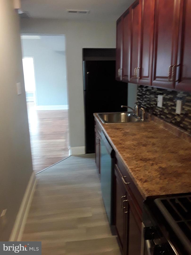 5818 Woodcrest Ave Property Photo 8