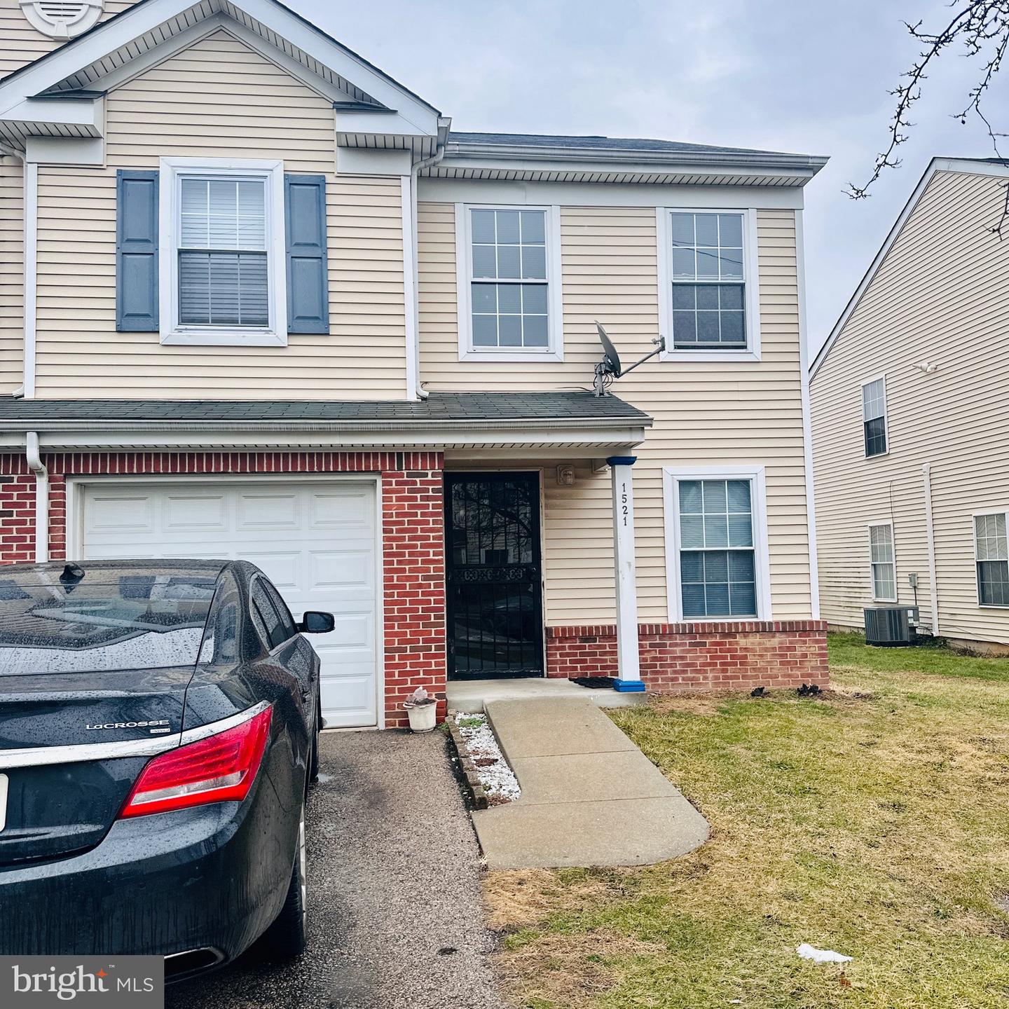 1521 N Uber St Property Photo 1