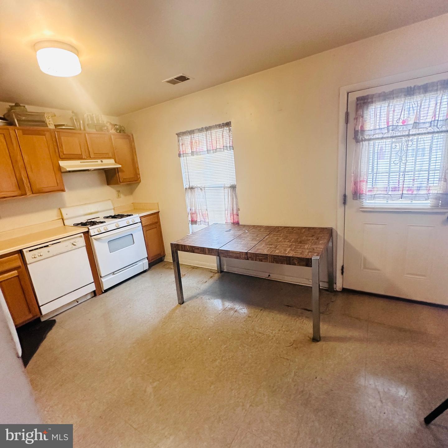 1521 N Uber St Property Photo 16