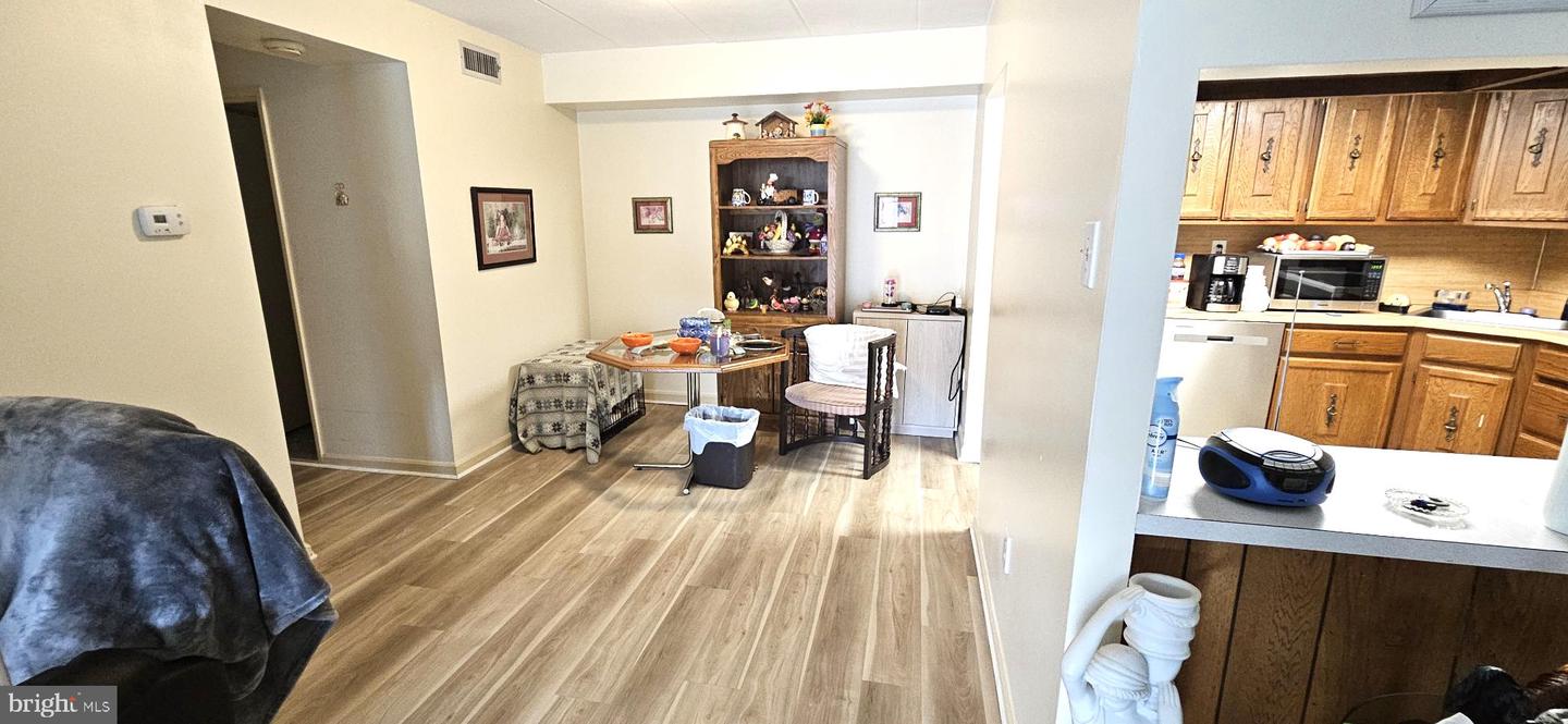 1101 Delaire Landing Rd #101 Property Photo 2