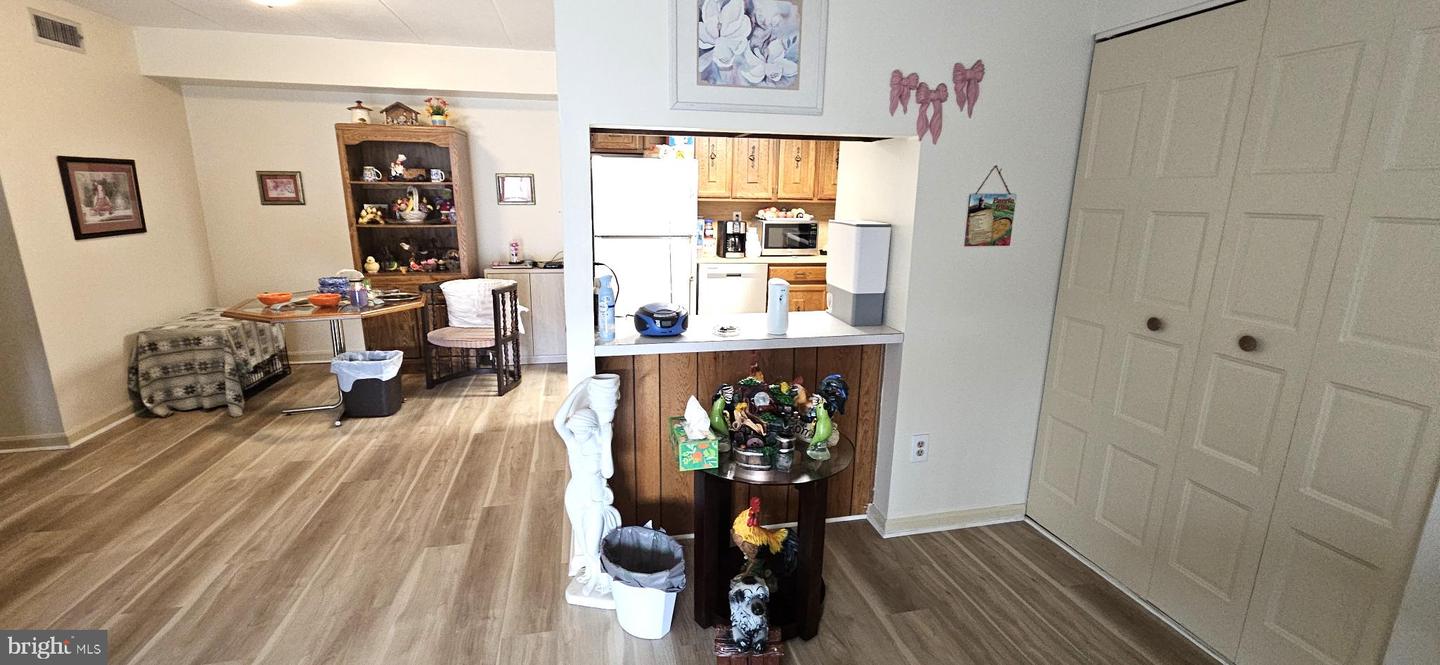 1101 Delaire Landing Rd #101 Property Photo 3
