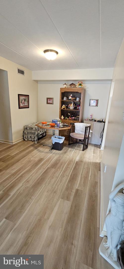 1101 Delaire Landing Rd #101 Property Photo 4