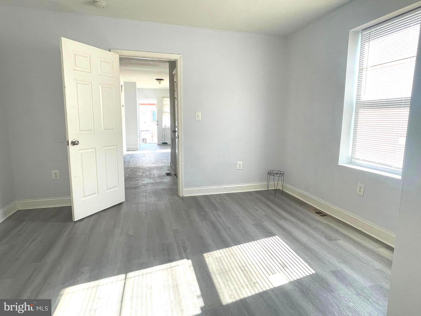 5633 Malcolm St Property Photo 3