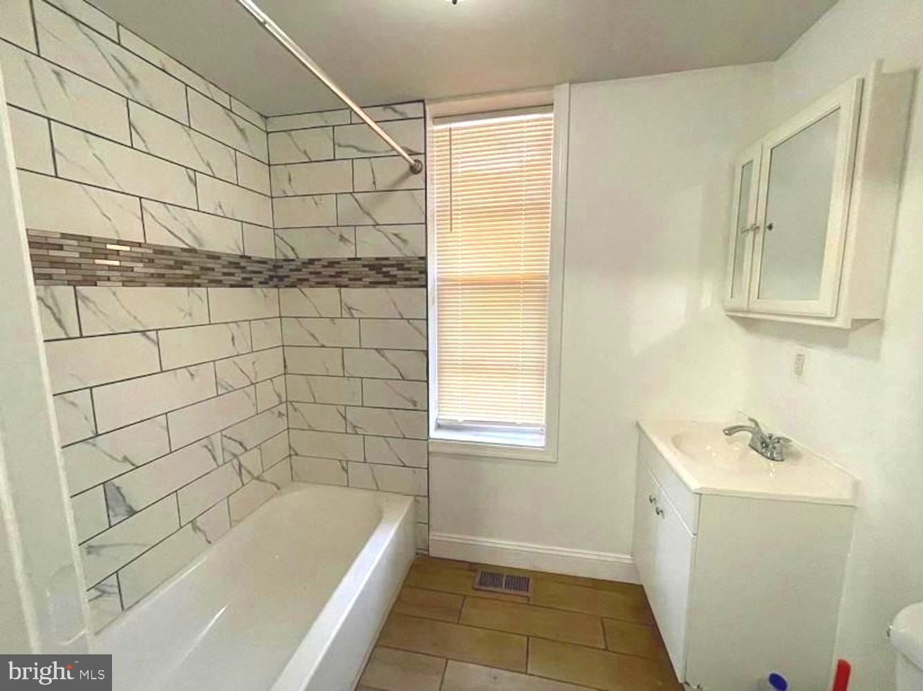 5633 Malcolm St Property Photo 5