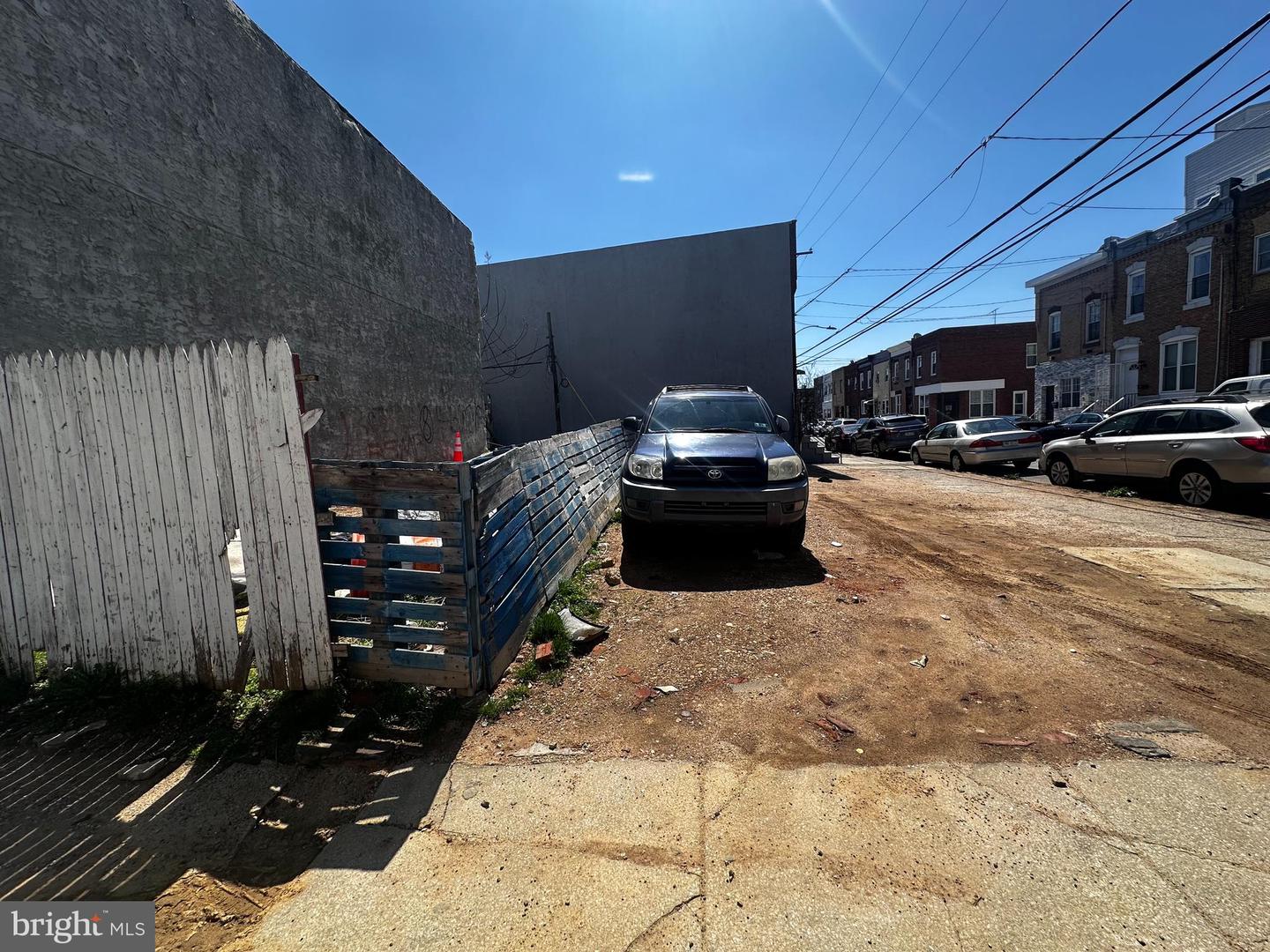 1854 Hoffman St Property Photo 3