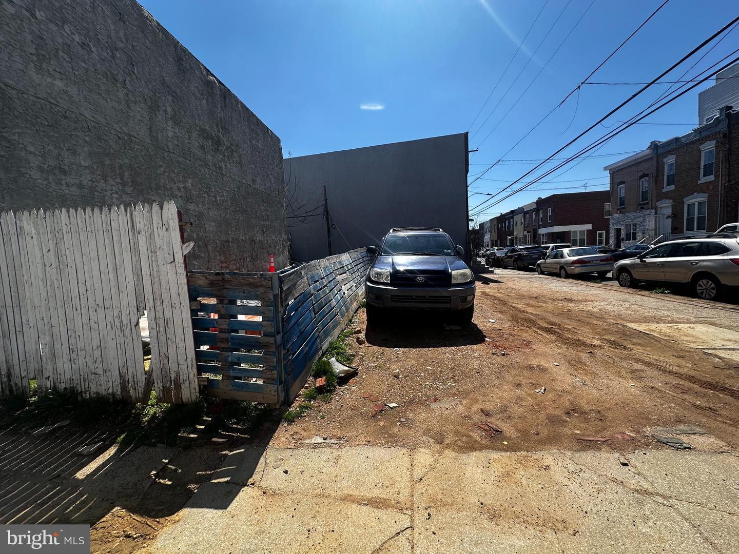 1854 Hoffman St Property Photo 4
