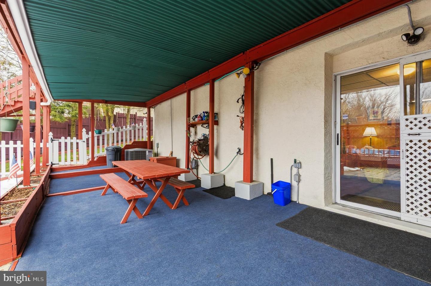 814 Caledonia St Property Photo 23