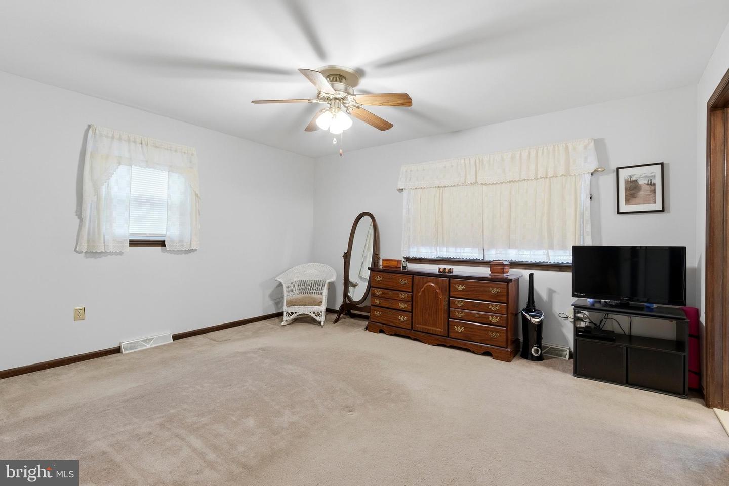 814 Caledonia St Property Photo 36