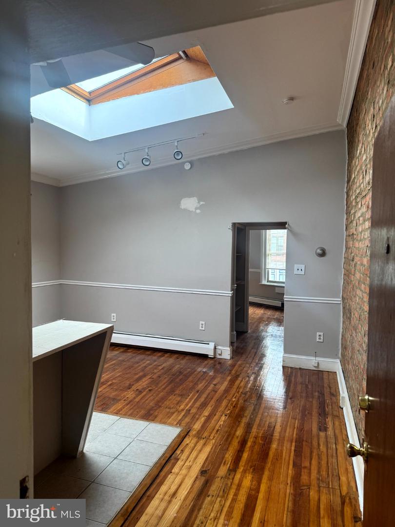 6330 GERMANTOWN AVE Property Photo 1