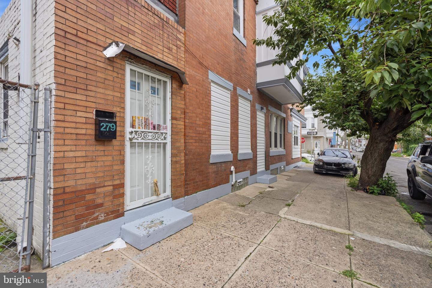 279 W Sheldon St Property Photo 2