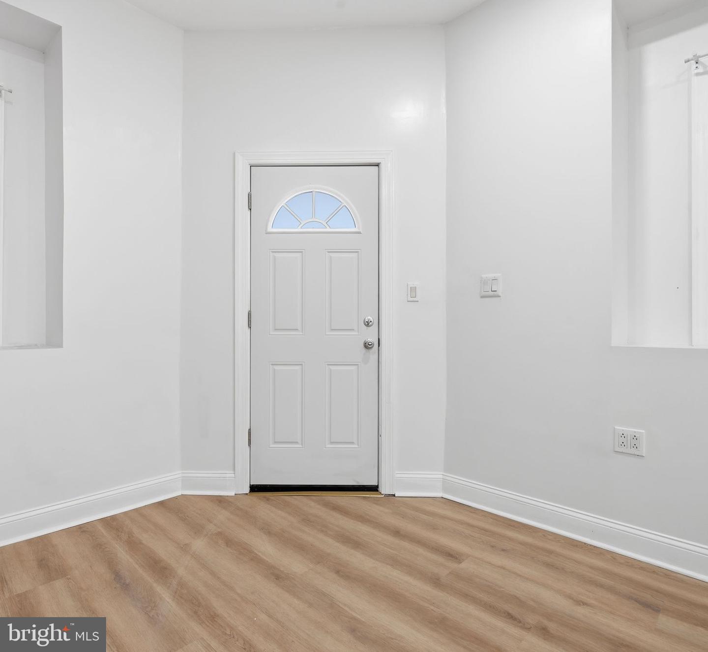 279 W Sheldon St Property Photo 3