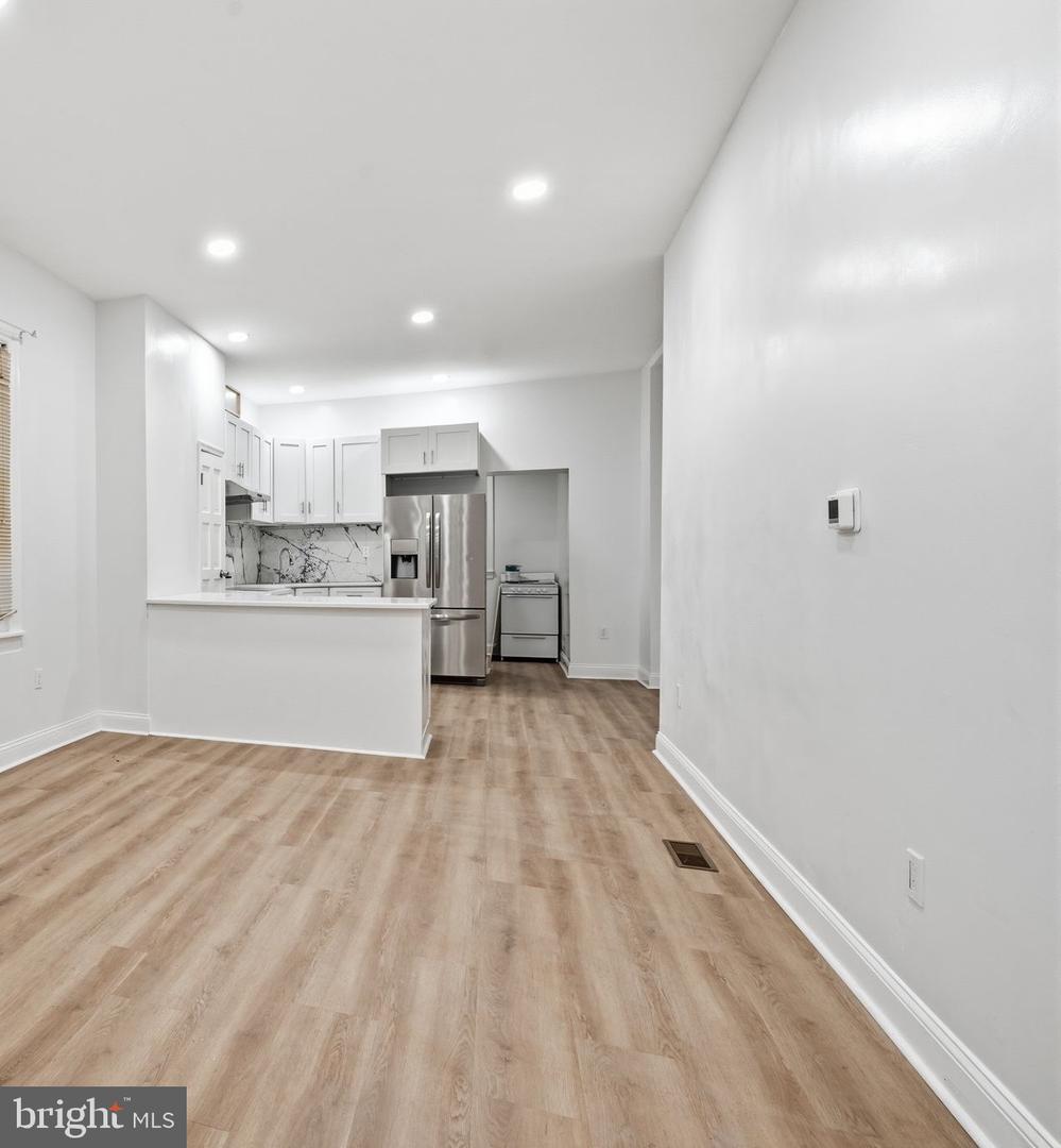 279 W Sheldon St Property Photo 5