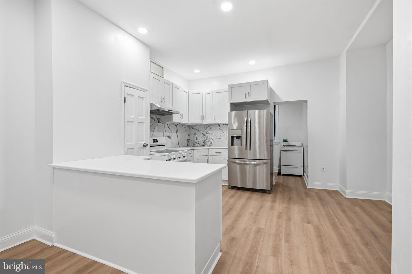 279 W Sheldon St Property Photo 8