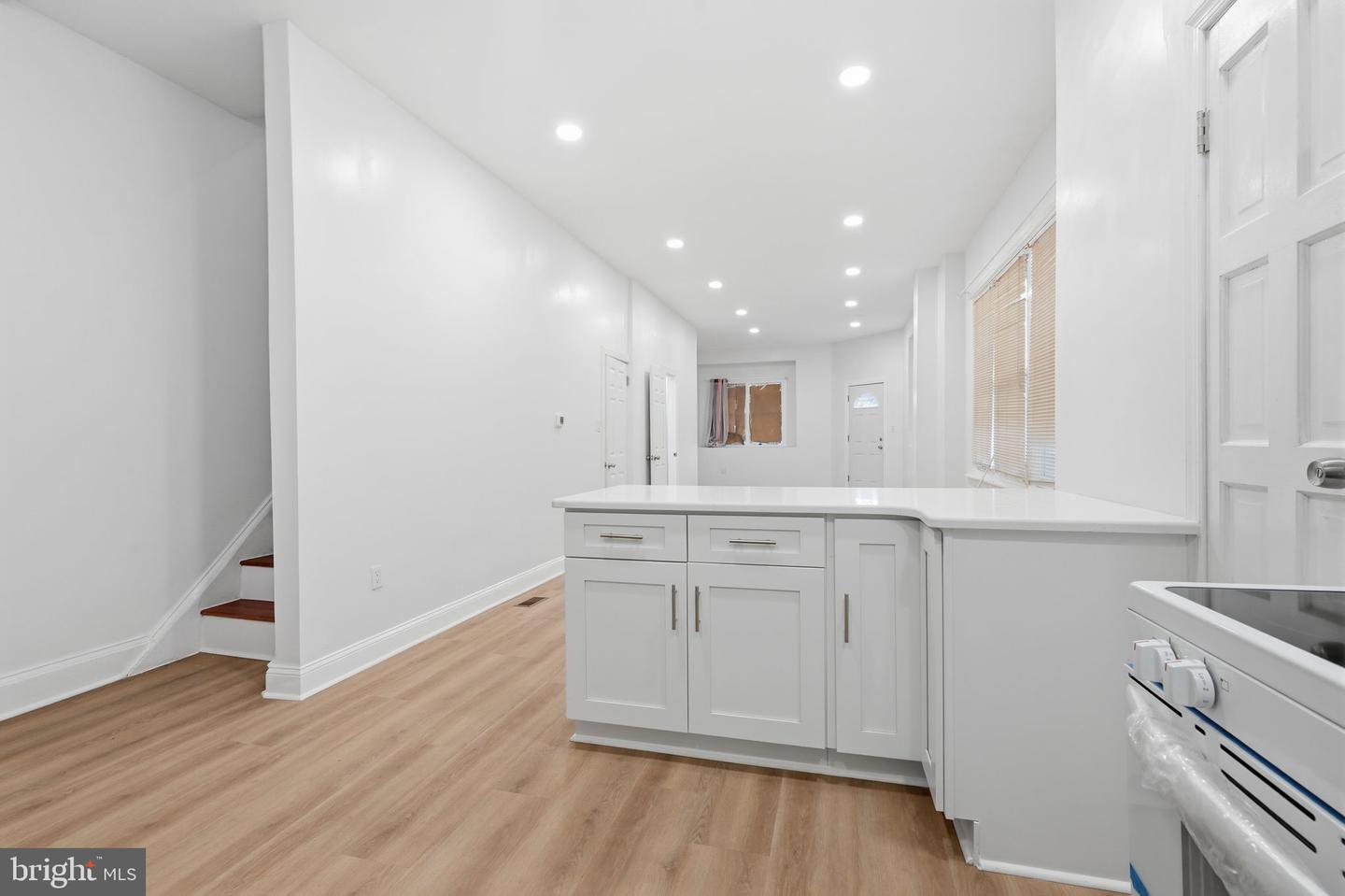 279 W Sheldon St Property Photo 13