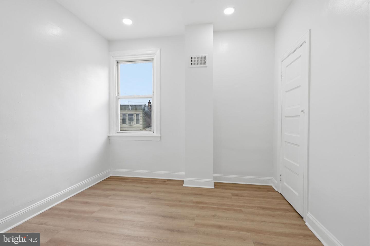 279 W Sheldon St Property Photo 17
