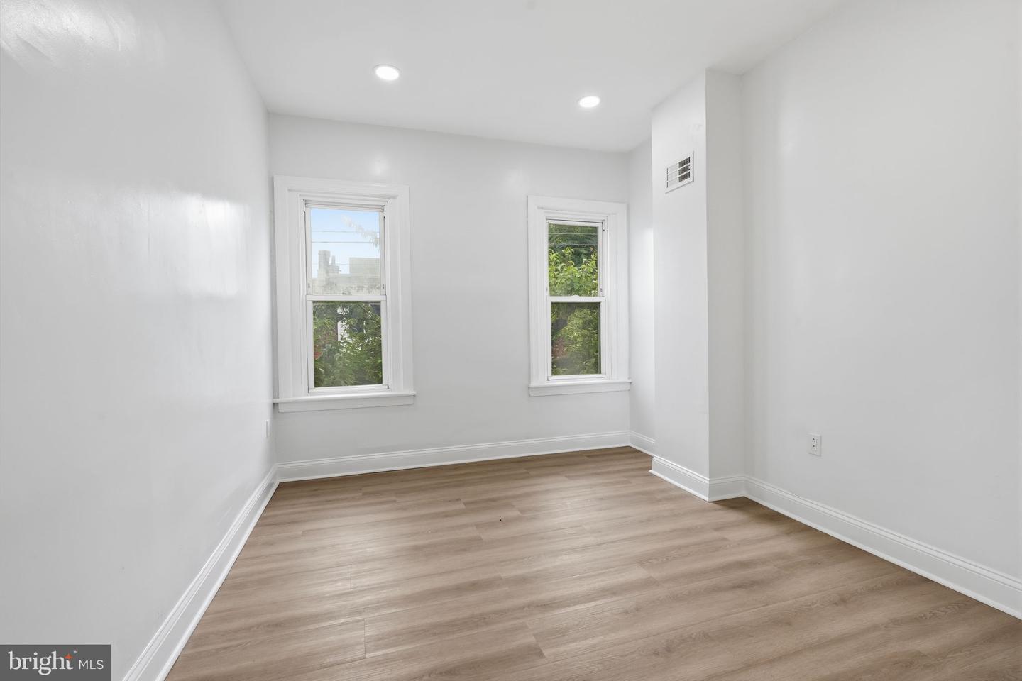 279 W Sheldon St Property Photo 18