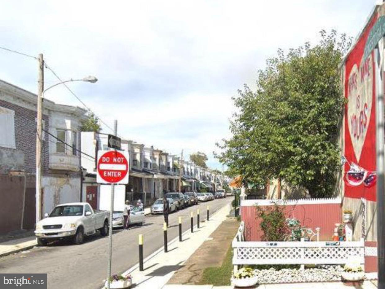 5427 MARKET ST Property Photo 1