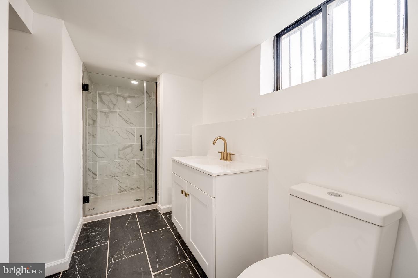 111 W Sharpnack St Property Photo 13