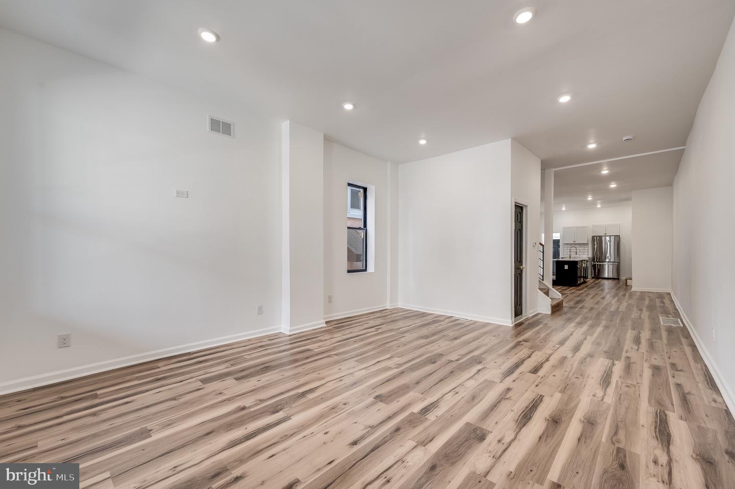 111 W Sharpnack St Property Photo 23