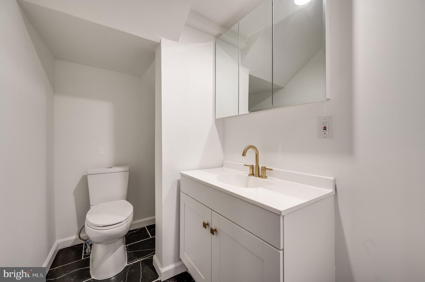 111 W Sharpnack St Property Photo 34