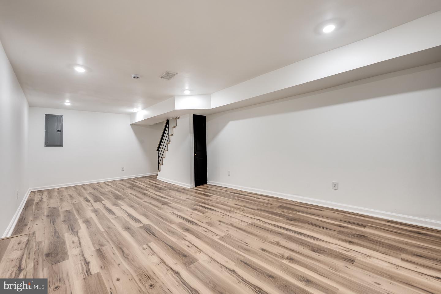 111 W Sharpnack St Property Photo 40