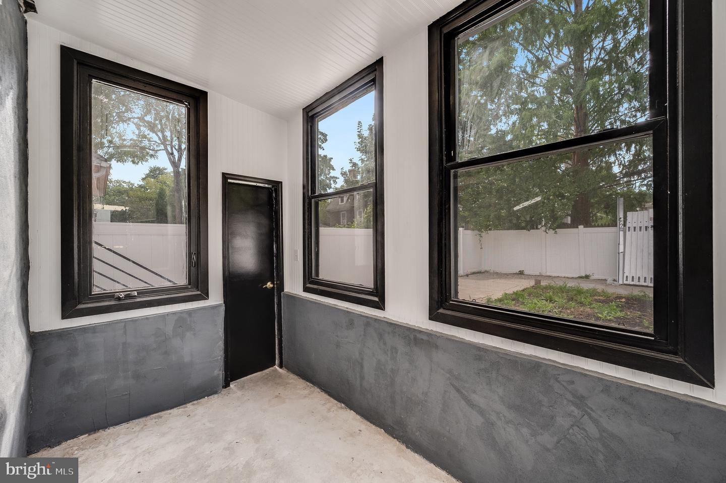 111 W Sharpnack St Property Photo 45