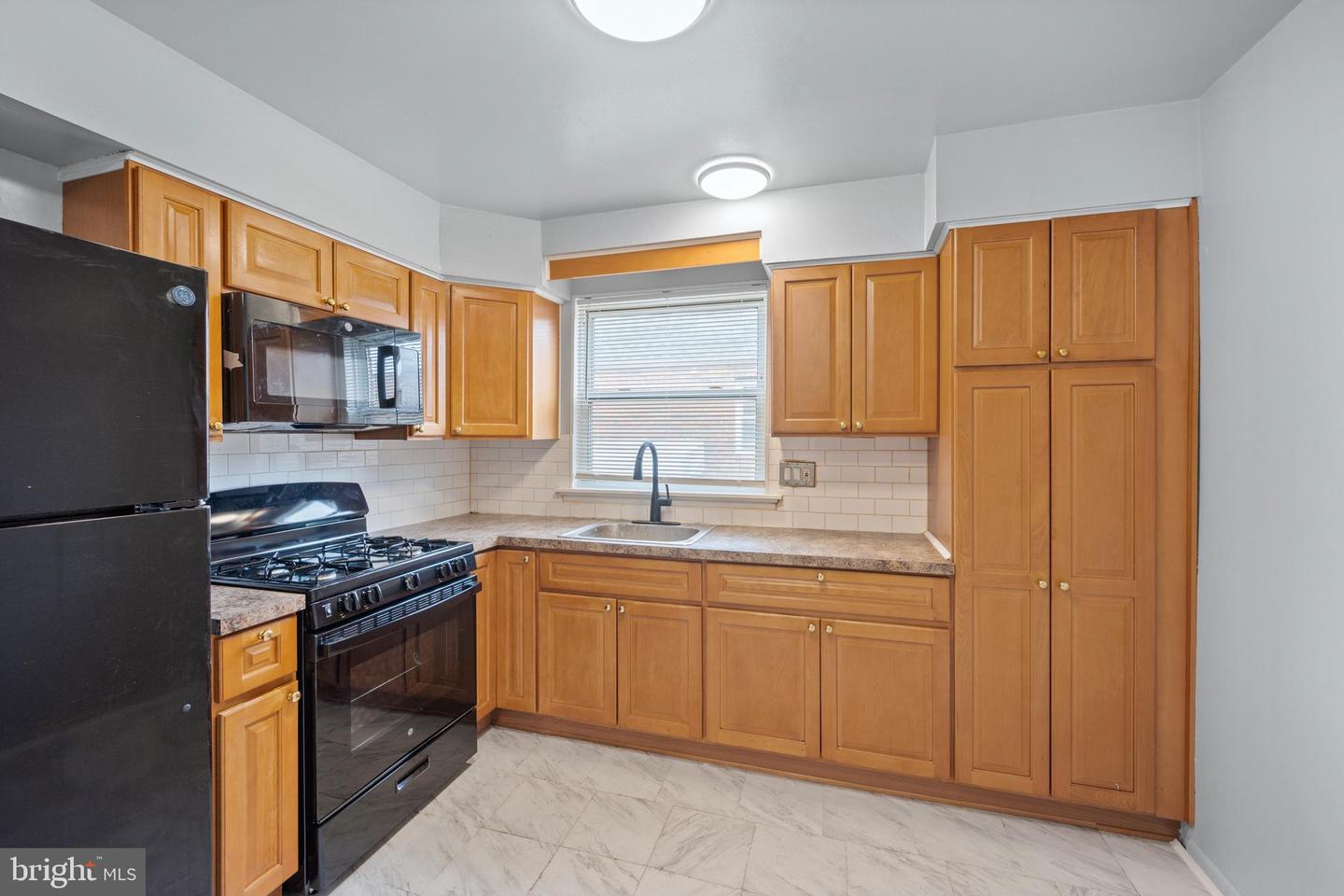 7727 Langdon St #unit 2 Property Photo 9
